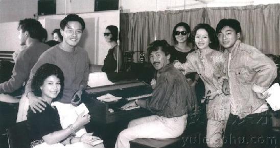 鄧麗君誕辰60周年 不愛紅妝愛軍裝重溫昔日美艷照