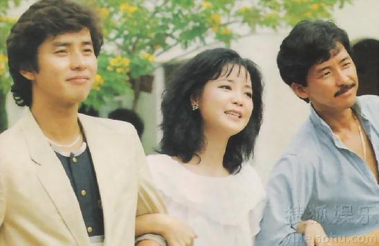 鄧麗君誕辰60周年 不愛(ài)紅妝愛(ài)軍裝重溫昔日美艷照