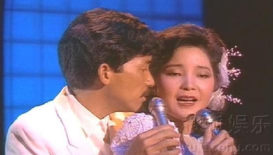 鄧麗君誕辰60周年 不愛(ài)紅妝愛(ài)軍裝重溫昔日美艷照