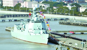 據(jù)新華社青島艦2月1日電由海軍北海艦隊3艘軍艦組成的中國海軍艦艇編隊，2月1日11時40分許按照預(yù)定計劃通過巴士海峽，進(jìn)入我國南海海域。