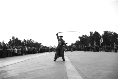 昨日上午，天壇公園上演清代祭天儀式，320人表演隊(duì)伍為歷年之最。新京報(bào)記者 浦峰 攝