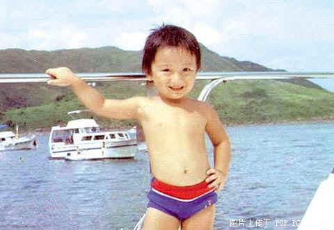 曝明星幼時(shí)舊照個(gè)個(gè)是小可愛(ài)