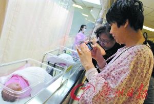 香港醫(yī)院中的內(nèi)地產(chǎn)婦。（資料圖片，CFP）