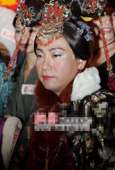 雷人明星無底線 被這造型嚇尿了