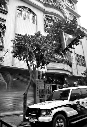已經(jīng)被免職的陸豐“房爺”違規(guī)私用警車(chē)。