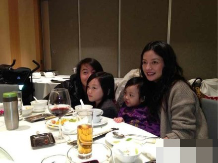 趙薇母女與竇靖童、李嫣