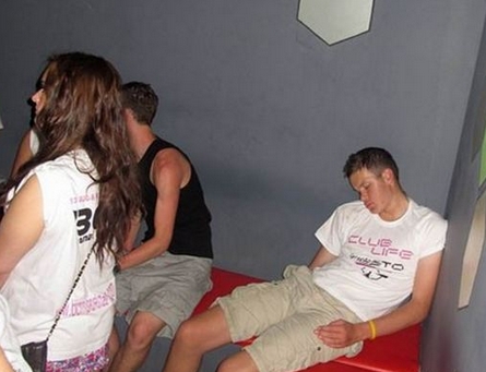 揭各地夜總會(huì) 醉酒男女亂性狂歡