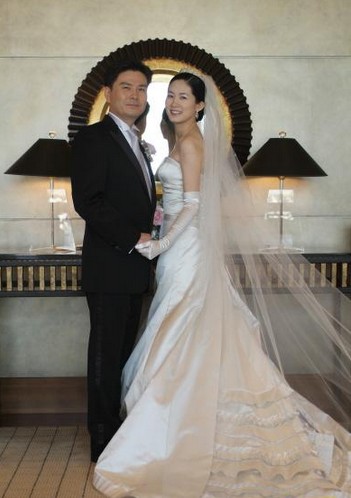 揭嫁豪門女星：李英愛(ài)誕龍鳳胎 韓彩英9年戀愛(ài)長(zhǎng)跑
