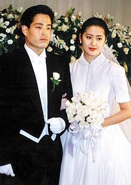揭嫁豪門(mén)女星：李英愛(ài)誕龍鳳胎 韓彩英9年戀愛(ài)長(zhǎng)跑