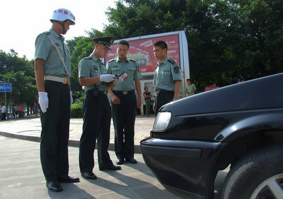 資料圖：嚴(yán)格審核軍車出車手續(xù)。
