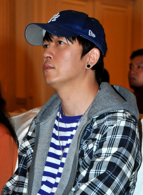 潘粵明現(xiàn)身面露憔悴笑容僵硬 新劇演“前夫”虐心