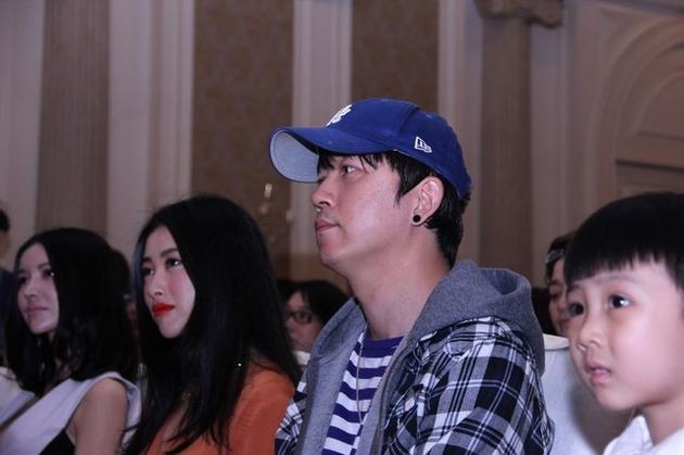 潘粵明現(xiàn)身面露憔悴笑容僵硬 新劇演“前夫”虐心