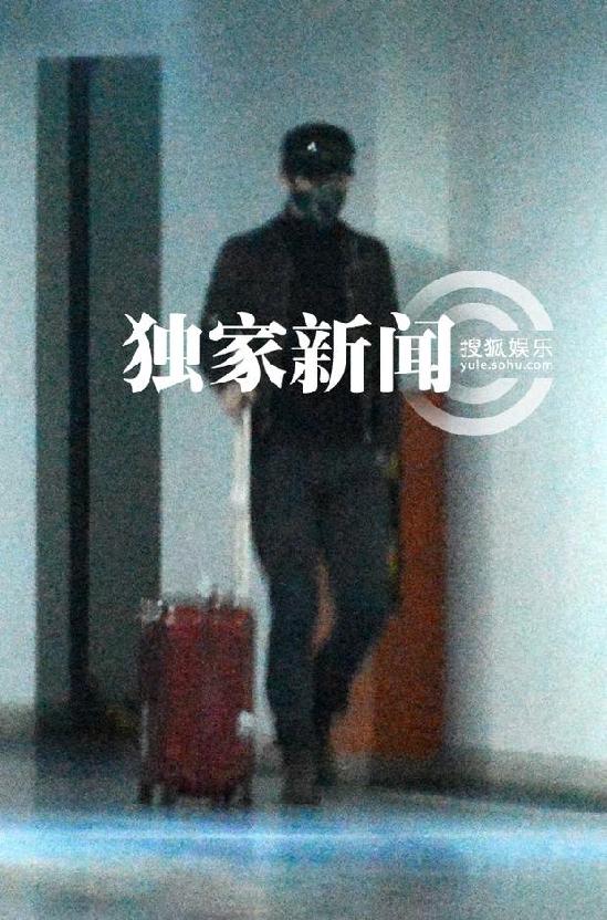 追星：謝楠似懷孕陪吳京宴請周曉歐 周冬雨搭神秘富二代