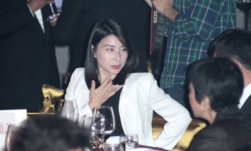 前不久，郭晶晶黑裙掩肚被疑有孕