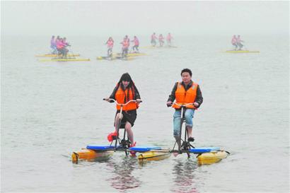 商家傍上清明小長假 市民提出清明搞娛樂不嚴(yán)肅 你怎么看 商家傍上清明小長假 市民提出清明搞娛樂不嚴(yán)肅 你怎么看