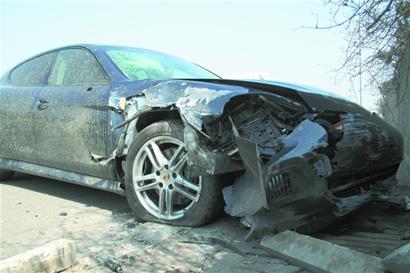 百萬豪車發(fā)飆撞成殘廢 百萬豪車發(fā)飆撞成殘廢