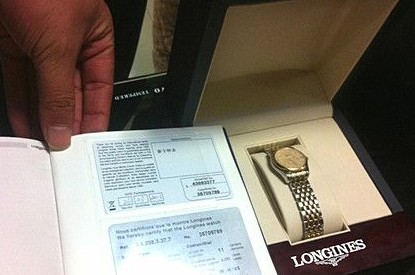 浪琴手表買2天就進(jìn)水 消費者質(zhì)疑質(zhì)量有問題