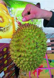 青島高價進口水果搶手 果販日銷6千斤泰國榴蓮 青島高價進口水果搶手 果販日銷6千斤泰國榴蓮