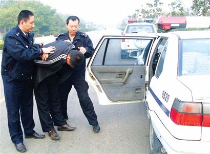 玩微信“搖”來合租房客太大意 招進(jìn)入室竊賊 玩微信“搖”來合租房客太大意 招進(jìn)入室竊賊