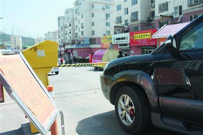 上學(xué)必經(jīng)路設(shè)卡收費 從此過需留買路錢 上學(xué)必經(jīng)路設(shè)卡收費 從此過需留買路錢