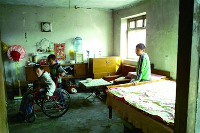 青島血友病患者:一次觸碰血流不止 常致殘截肢 青島血友病患者:一次觸碰血流不止 常致殘截肢