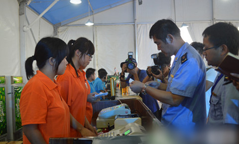 青島啤酒節(jié)各大啤酒篷遇突擊檢查 暫無(wú)違規(guī)