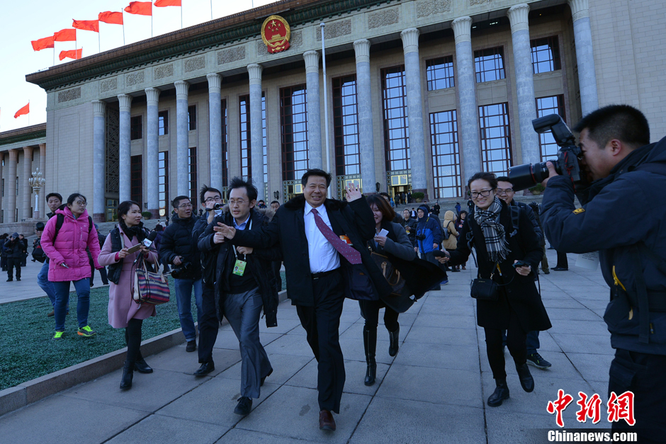 兩會(huì)每日?qǐng)D粹