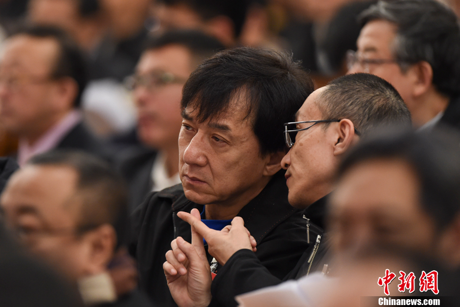 兩會(huì)每日?qǐng)D粹