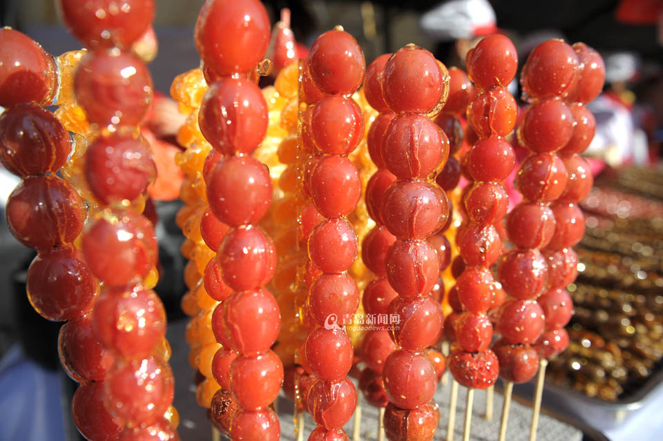 高清:糖球會(huì)轉(zhuǎn)場(chǎng)海云庵 市民鐘愛舌尖上的美味