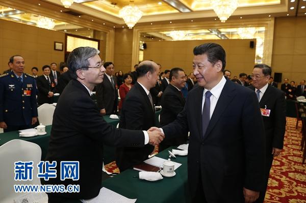 3月4日，中共中央總書記、國家主席、中央軍委主席習(xí)近平看望出席全國政協(xié)十二屆三次會議的民革、臺盟、臺聯(lián)委員，聽取委員們的意見和建議，并發(fā)表重要講話。中共中央政治局常委、全國政協(xié)主席俞正聲參加了看望和討論。新華社記者 鞠鵬 攝