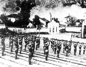 1943年10月，中國遠征軍第二次入緬作戰(zhàn)。圖為在云南新凱附近加緊訓(xùn)練的遠征軍。