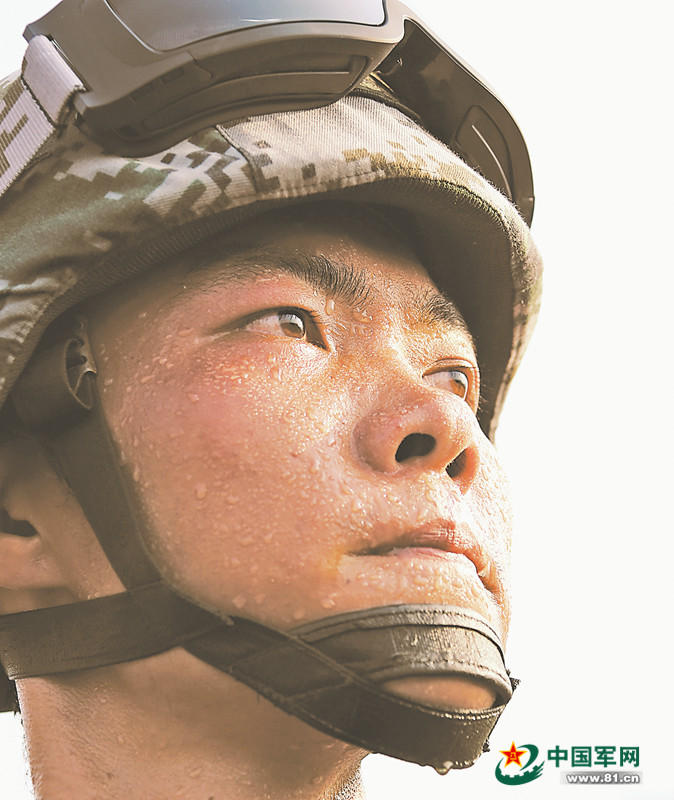 組圖：走進閱兵基地 受閱官兵訓(xùn)練時汗如雨下